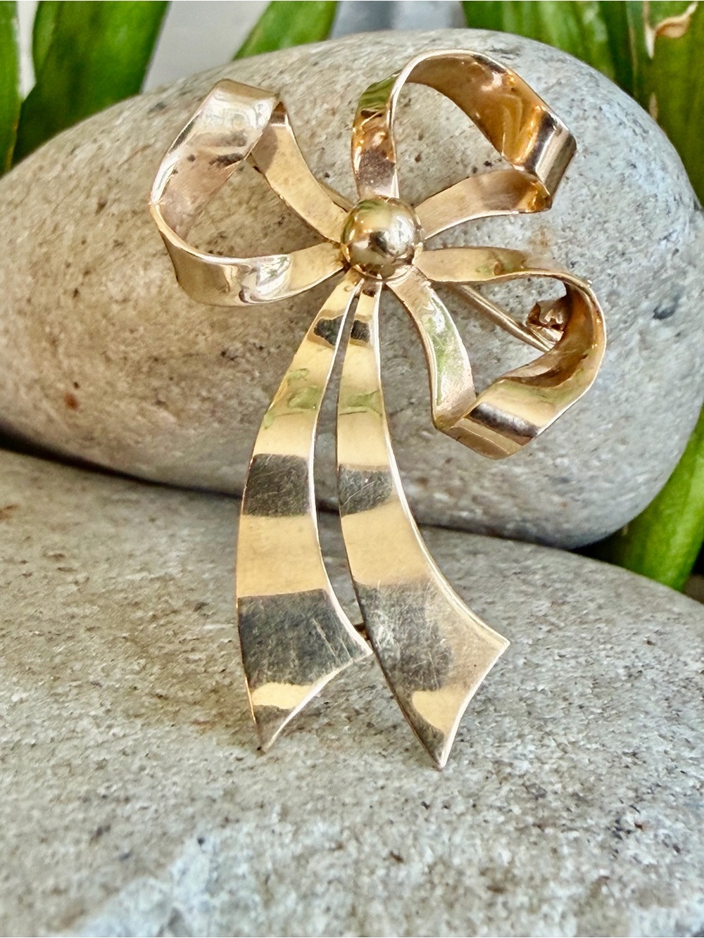 10k gold bow brooch